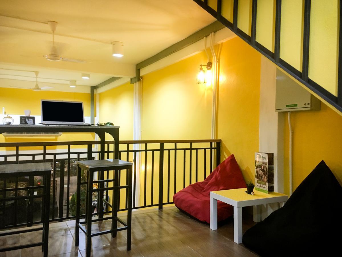 Ostello Artistel (Adults Only) Chiang Mai Esterno foto